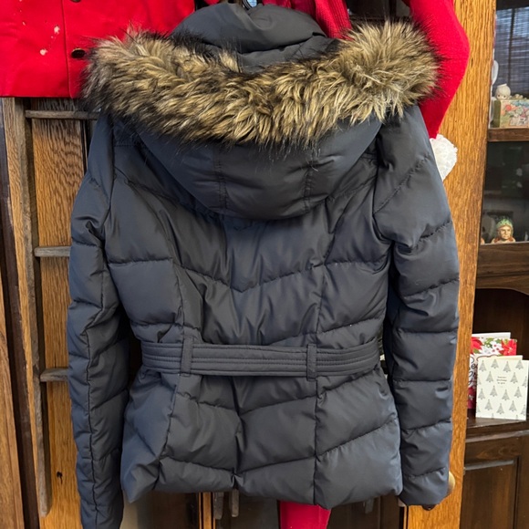 Hollister Women’s Dark Gray Puffer Jacket with Faux Fur Trim - Picture 5 of 5